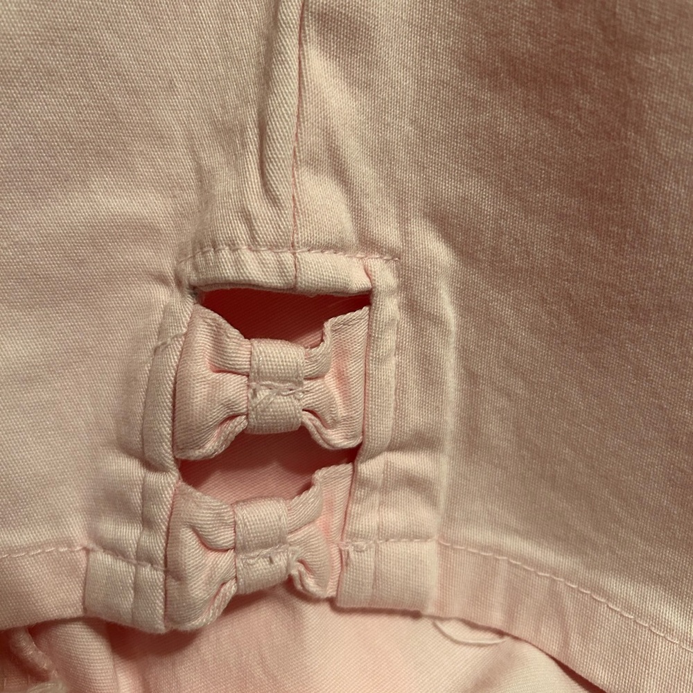 NWT women’s light pink color capris w/ cute design on the outer legs at the hem. - Picture 4 of 8